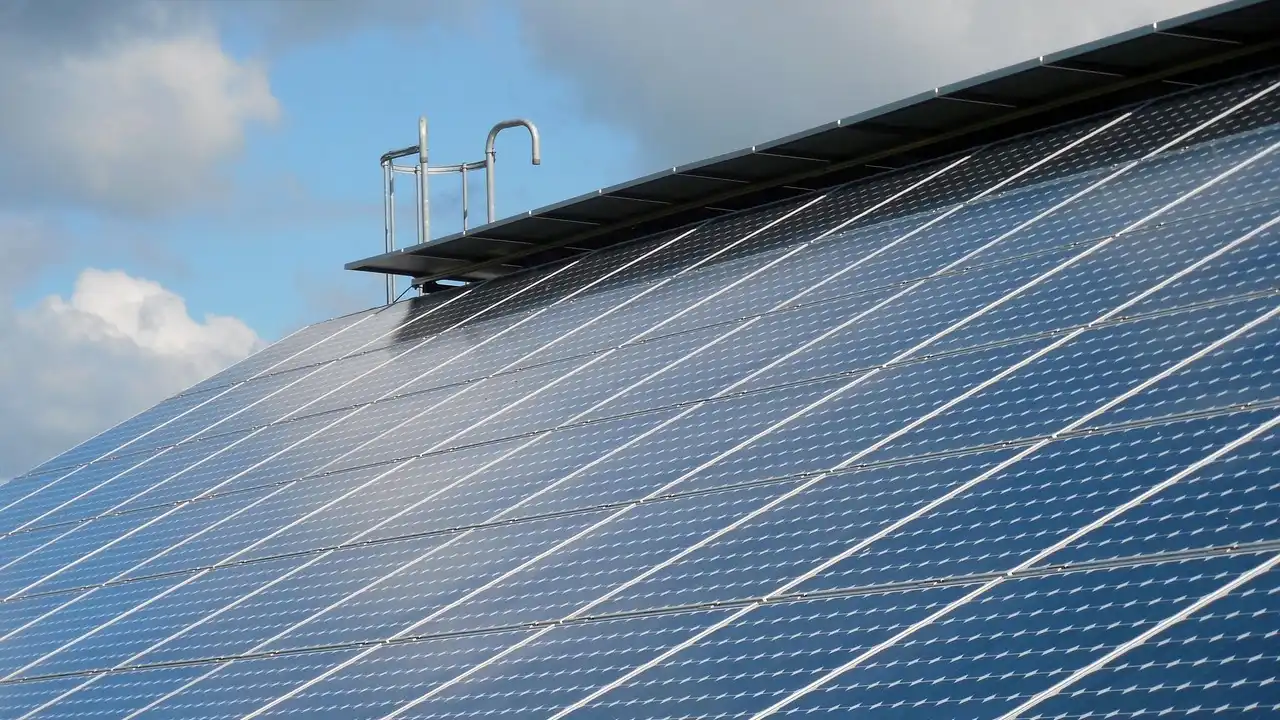 How Long Do Solar Panel Batteries Last and 5 Ways to Maximise Their Lifespan ?